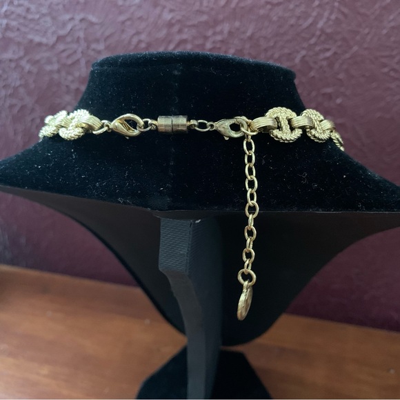 Vintage Anne Klein Gold tone textured Gold tone Links Necklace - Picture 4 of 7